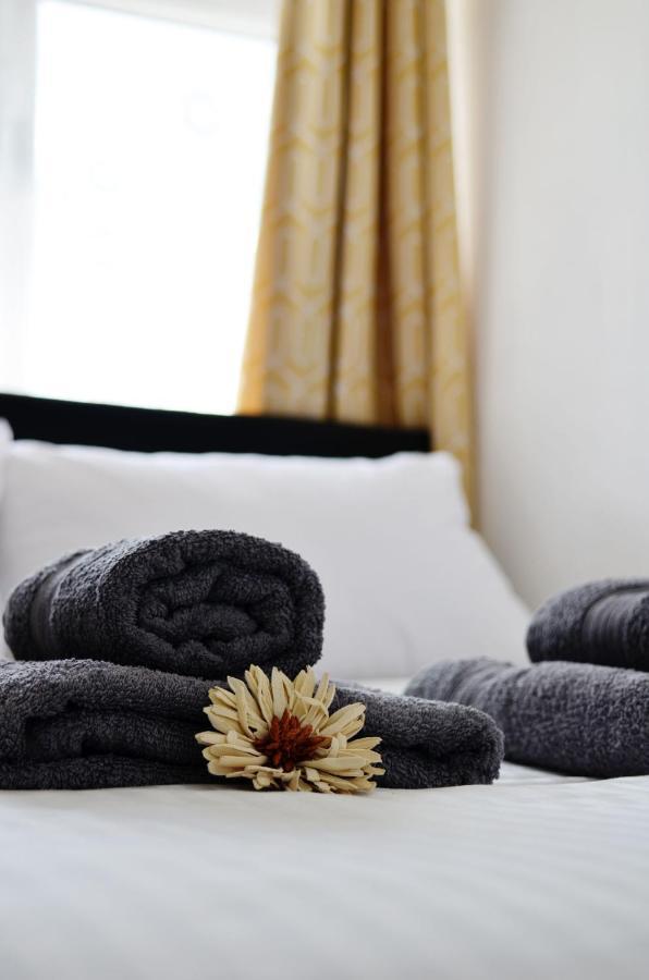 Dreams Serviced Accommodations- Staines/Heathrow Stanwell Exteriér fotografie
