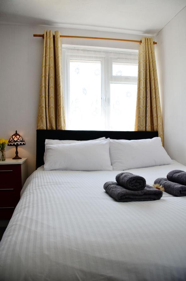 Dreams Serviced Accommodations- Staines/Heathrow Stanwell Exteriér fotografie
