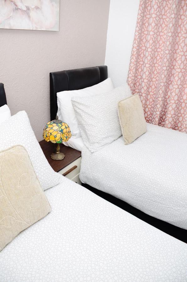 Dreams Serviced Accommodations- Staines/Heathrow Stanwell Exteriér fotografie