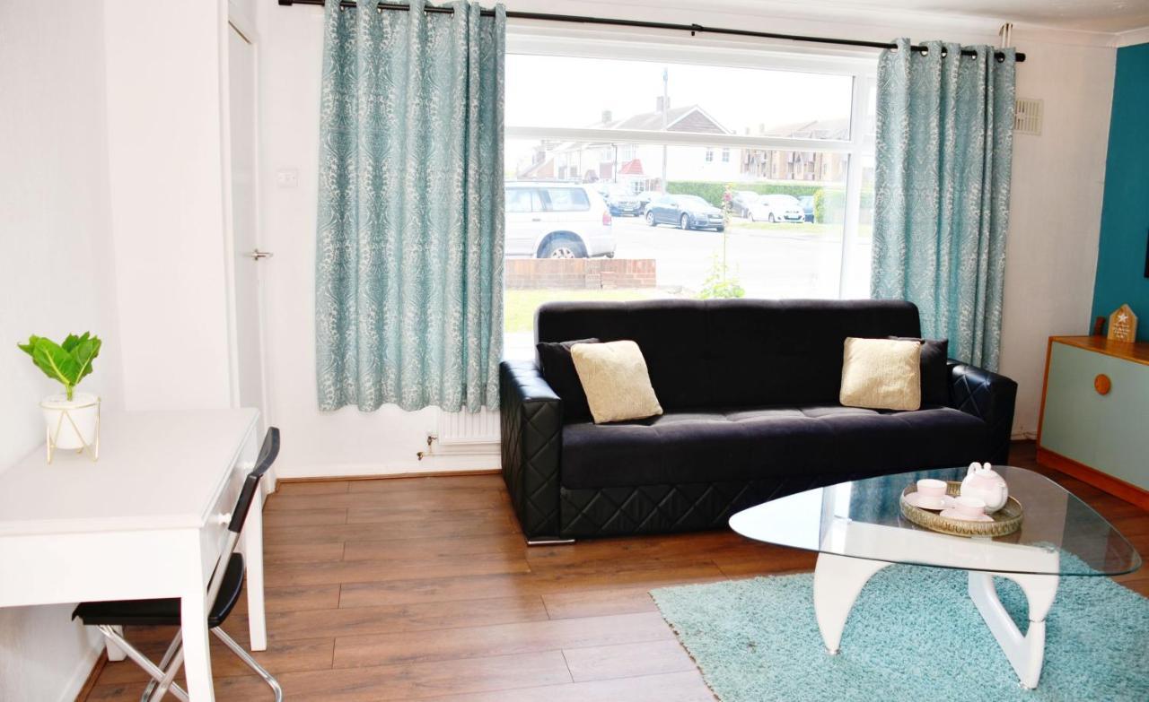 Dreams Serviced Accommodations- Staines/Heathrow Stanwell Exteriér fotografie