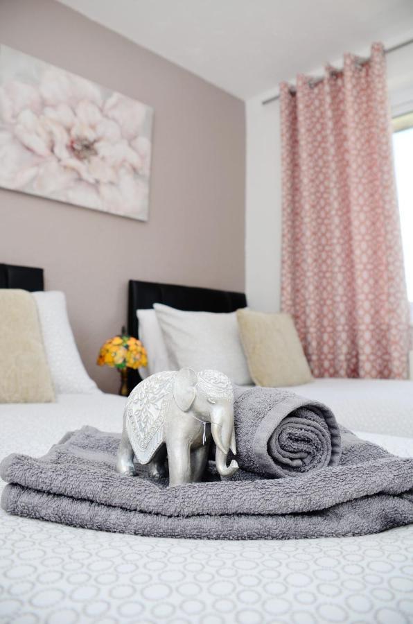 Dreams Serviced Accommodations- Staines/Heathrow Stanwell Exteriér fotografie