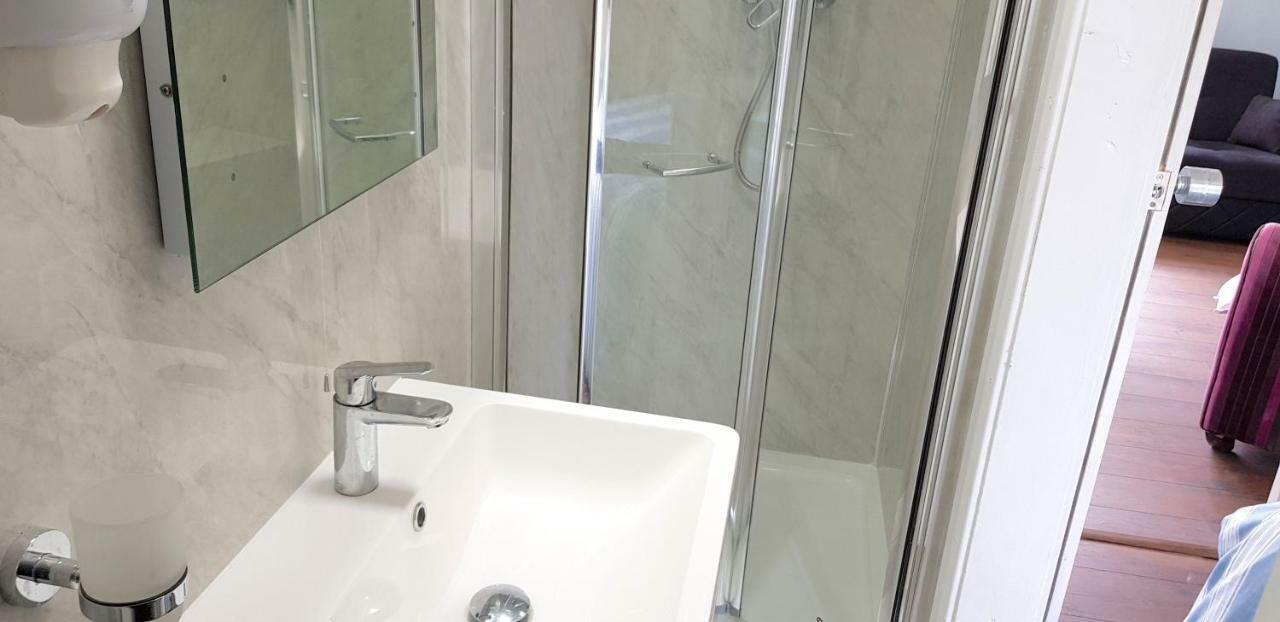 Dreams Serviced Accommodations- Staines/Heathrow Stanwell Exteriér fotografie