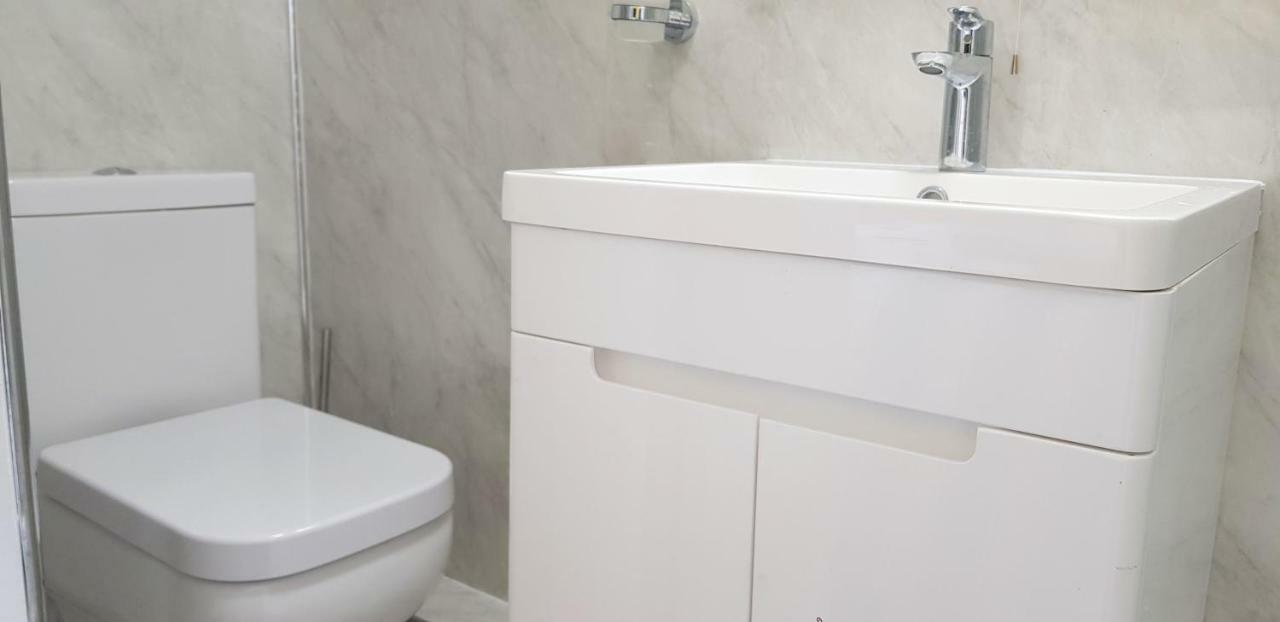 Dreams Serviced Accommodations- Staines/Heathrow Stanwell Exteriér fotografie