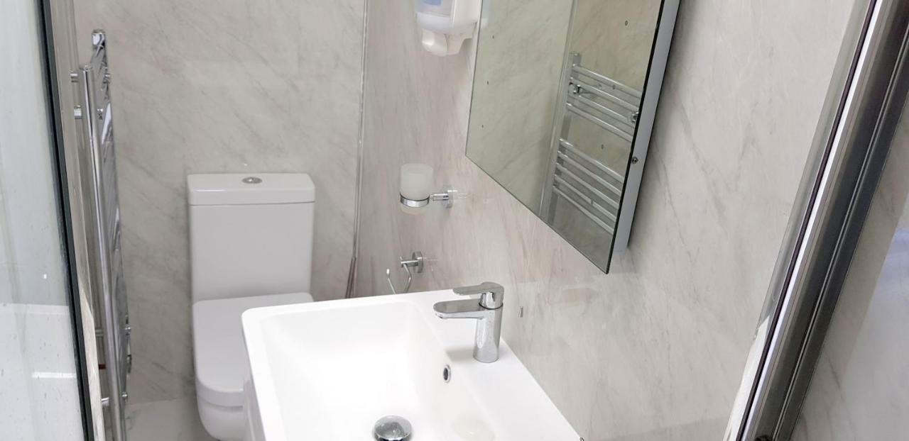 Dreams Serviced Accommodations- Staines/Heathrow Stanwell Exteriér fotografie